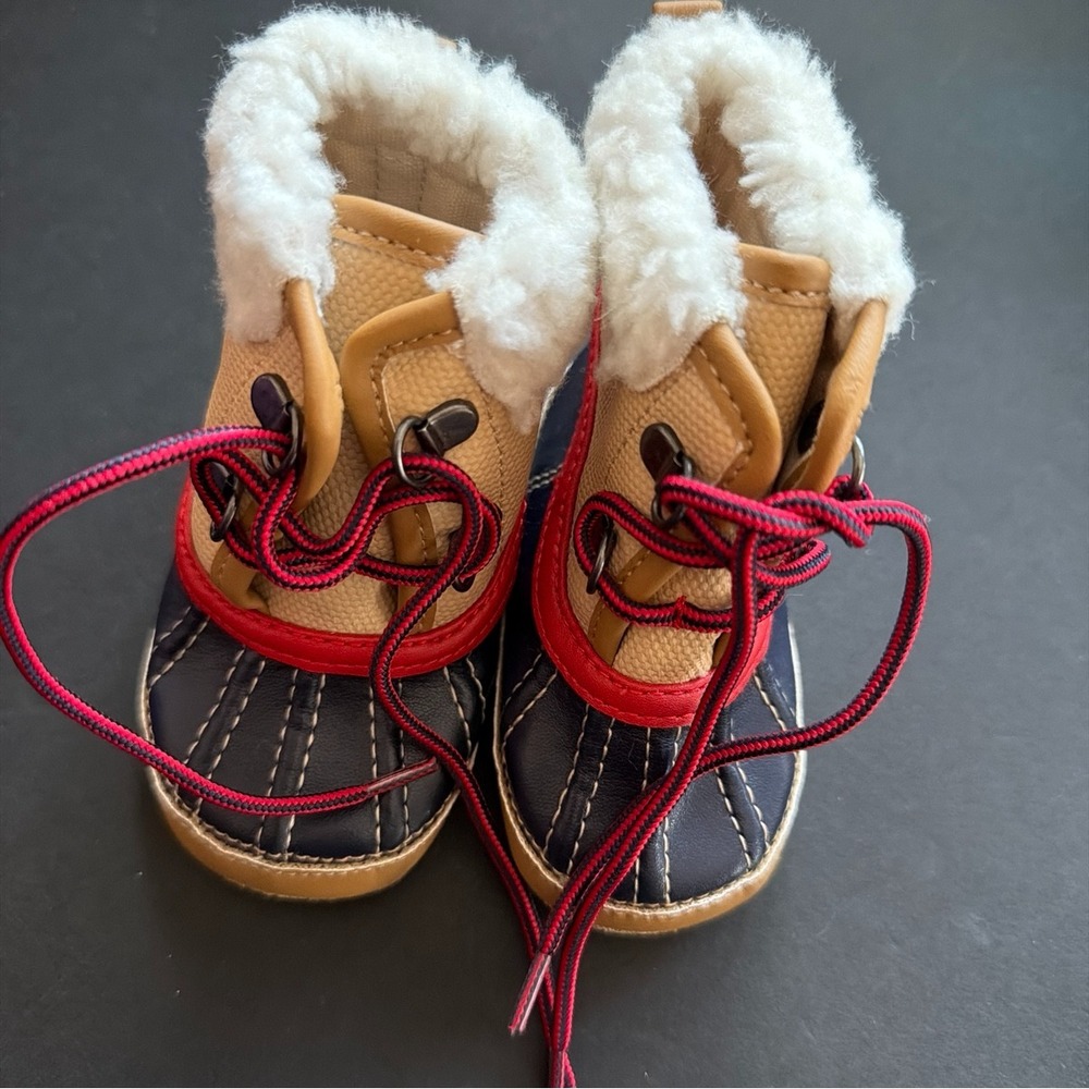 Baby‎ Gap Shearling Deerfield Snowboots  Unisex 3 - 6 Months Winter Boots